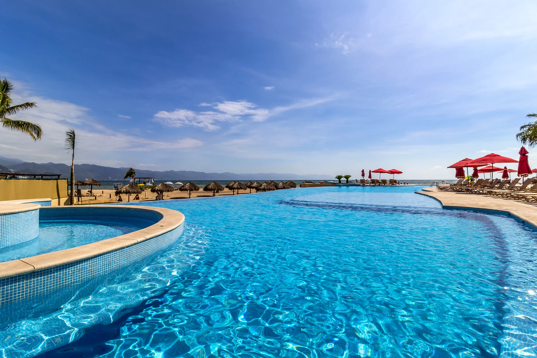 The winding pool at the Grand Venetian, beside the sand